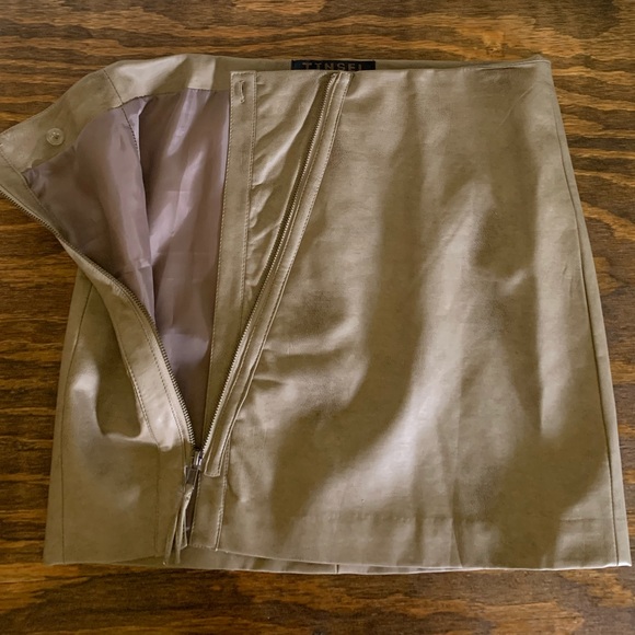 Faux leather biker skirt - Picture 4 of 6